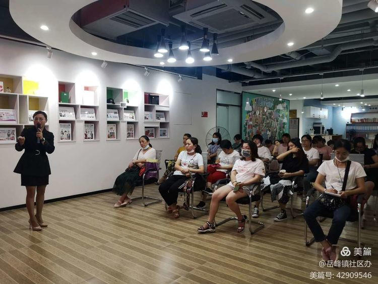 岳峰：“便民助企加油站”提升社區(qū)工作服務(wù)效能