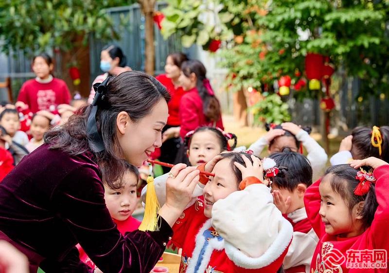 啟航新學期 福州校園開學首日“龍”味濃