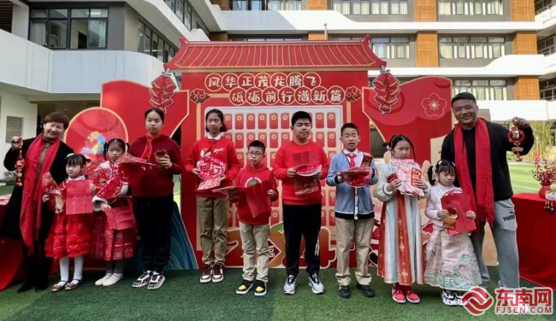 啟航新學期 福州校園開學首日“龍”味濃