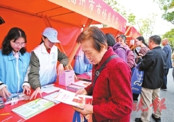 福州市“憲法宣傳周”系列活動來了  接地氣的啟動儀式，昨在晉安湖公園舉行