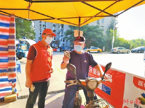 干群高效協同，管好保利香檳國際小區11個出入口  各走各的門　守好“安全門”