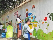 美術學生扮靚老舊小區 進小區如入畫作長廊