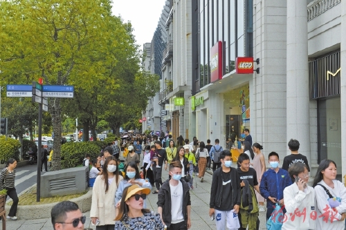 商圈人潮涌動　市場消費火熱  “五一”假期　福州“煙火氣”滿滿