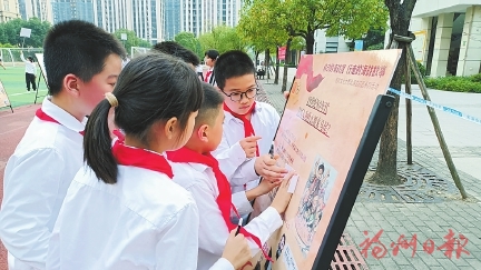 移動海戰(zhàn)紀念館開進校園  小學生在奔跑中學習海戰(zhàn)故事