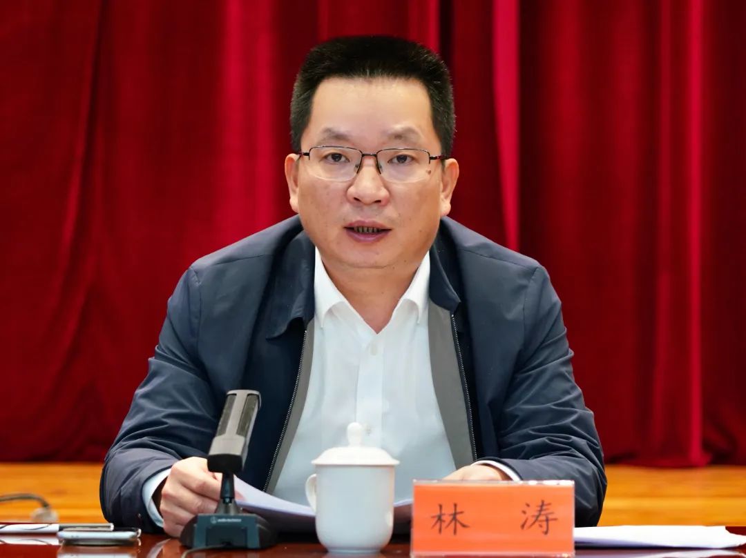 開課！區(qū)委書記林濤作主題教育宣講
