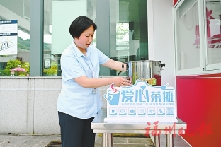 在公交場站服務(wù)12年，被評為優(yōu)秀站務(wù)員  李冰鑫：管好“大家”為大家
