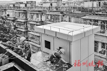 茶園街道電建社區黨建引領聚合力  老樓裝上新電梯　老人告別爬樓梯