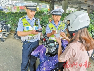 晉安交警1小時查處52起　非機動車交通違法行為