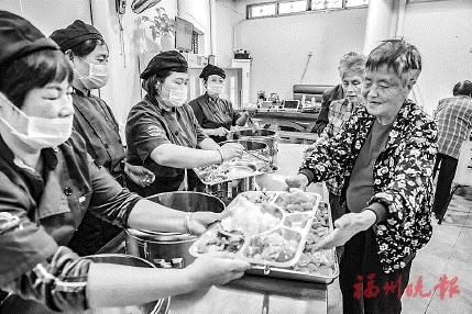 配餐到4個社區(qū)助餐點，晚餐、宵夜對外經(jīng)營