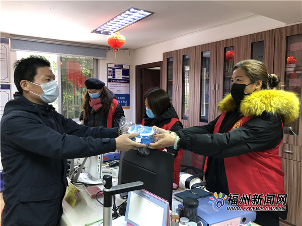 晉安區(qū)福馬社區(qū)工作人員獲贈一批防疫物品