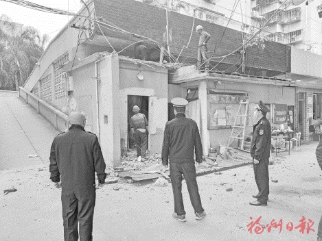 晉安城管拆除一違建店面