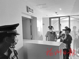 消防通道裝儲物柜　城管部門上門執法