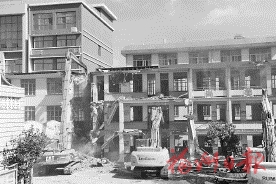 岳峰小學舊校舍昨拆除
