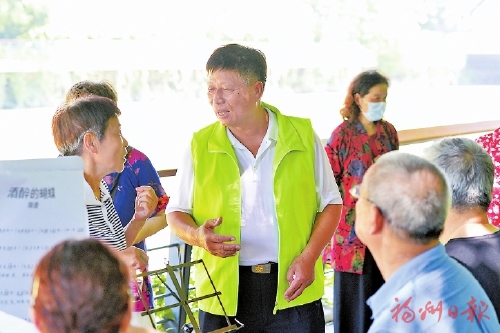 百姓護河隊筑起移動“護河墻”