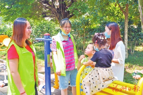 百姓護河隊筑起移動“護河墻”