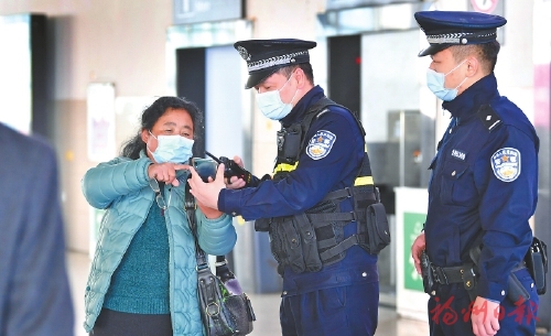 【網絡中國節·春節】鐵警嚴發成：連續8年在派出所過除夕