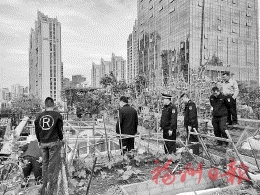 福臨東城小區樓頂違建開拆  共計1700平方米，10天內拆除