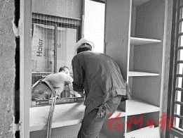 福州市“兩違”綜合治理  拆除戶外違建鐵架　消除高空安全隱患