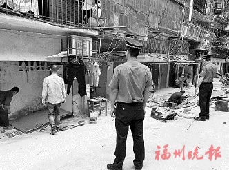 晉安城管拆除雜物間違建  助力山洞口新村升級改造