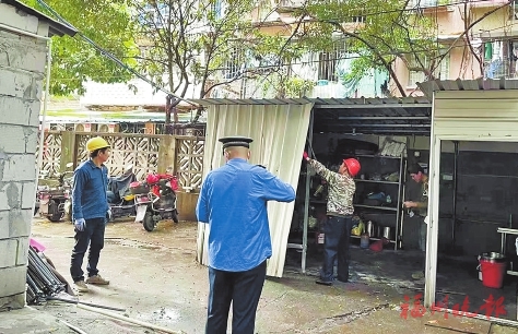 福州市“兩違”綜合治理  晉安城管開展“樓道革命”　拆除2個小區3處違建