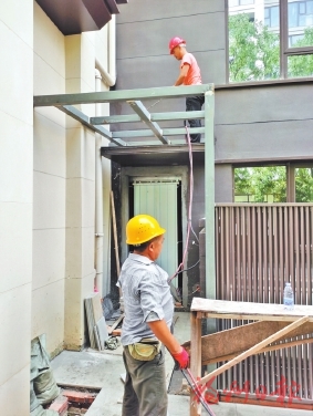 晉安城管有序推進(jìn)“兩違”整治工作  拆除違建雨棚　維護(hù)小區(qū)環(huán)境