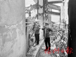 福州市“兩違”綜合治理  晉安城管拆除　小區樓頂違建花園
