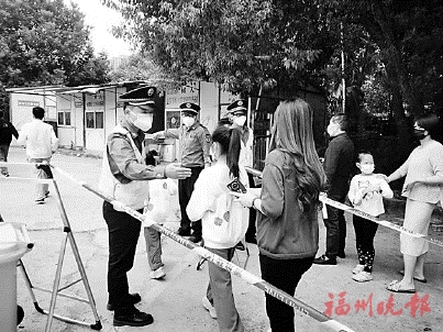 各縣市區城管疫情防控、城市管理兩手抓  數千人下基層　無人機“云喊話”