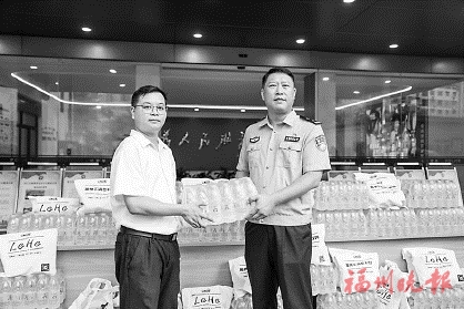 送清涼小分隊慰問一線公安民警  送出22000瓶“愛心水”和200份清涼禮包