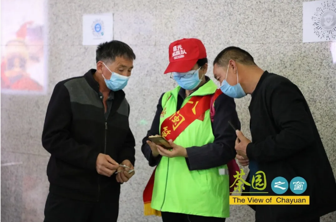 新時(shí)代文明實(shí)踐｜志愿者變身“守門員”守住入“榕”第一道關(guān)口
