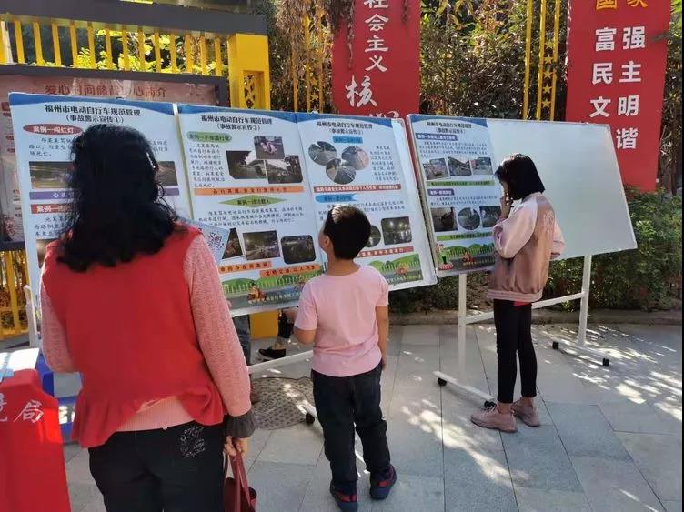 中心吹哨 部門報(bào)道 各方參與——晉安區(qū)開展交通安全文明實(shí)踐活動(dòng)