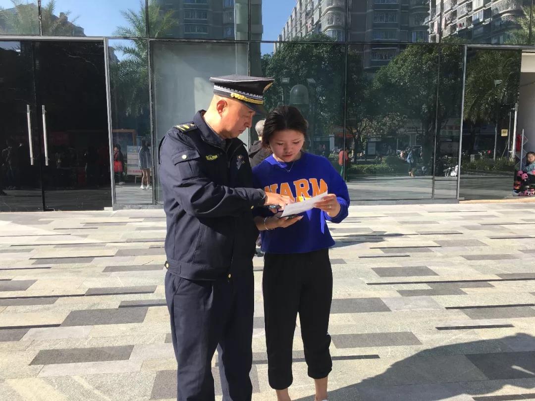 中心吹哨 部門報(bào)道 各方參與——晉安區(qū)開展交通安全文明實(shí)踐活動(dòng)