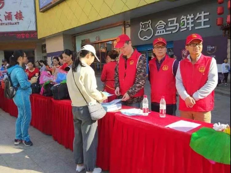 中心吹哨 部門報(bào)道 各方參與——晉安區(qū)開展交通安全文明實(shí)踐活動(dòng)