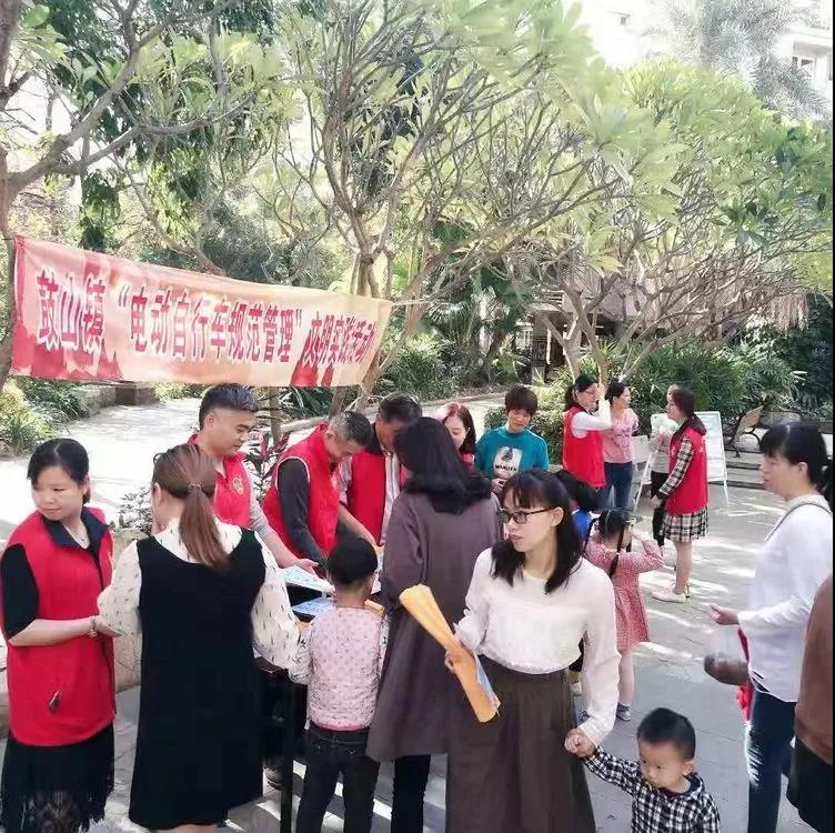 中心吹哨 部門報(bào)道 各方參與——晉安區(qū)開展交通安全文明實(shí)踐活動(dòng)