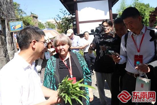 美國“鼓嶺人家”穆言靈喜償心愿“回福州”