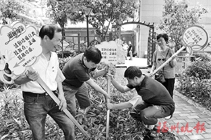 黨員佩戴“綠袖帶”　帶頭踐行垃圾分類