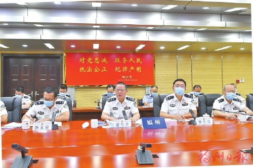再向“潘局”敬個(gè)禮  ——追記福建省公安廳黨委委員，福州市政府副市長(zhǎng)、市公安局局長(zhǎng)，一級(jí)巡視員潘東升