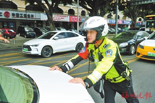 致敬！志愿者、交警、環衛工等一線工作人員  你們“曬”出的風景　好美！