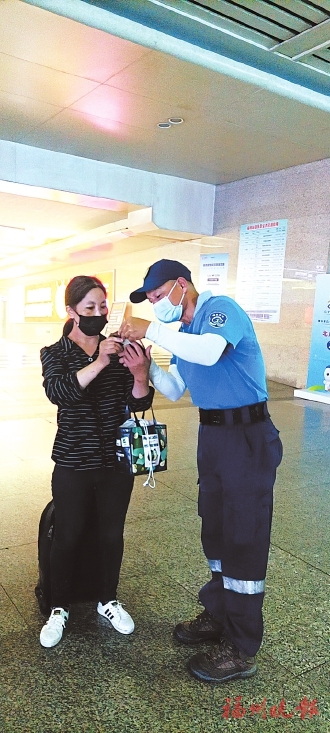 致敬！志愿者、交警、環衛工等一線工作人員  你們“曬”出的風景　好美！
