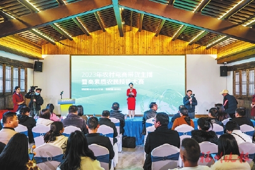 福州主播大比拼　帶貨農(nóng)產(chǎn)品我最棒  12人獲獎(jiǎng)，在讀大學(xué)生摘得最具含金量獎(jiǎng)項(xiàng)