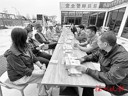 全面筑牢根治欠薪民生防線 福州舉辦保障農(nóng)民工工資支付工作拉練暨《保障農(nóng)民工工資支付條例》實(shí)施四周年宣傳活動