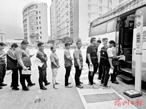 讓每位“福遞使者”安心奔跑  ——我市創新機制加大補貼，為快遞員撐起健康保護傘