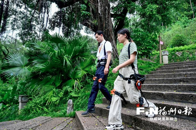 穿上“登山神器”登頂鼓山開“外掛” 鼓山景區有望本月開放該設備的租賃服務