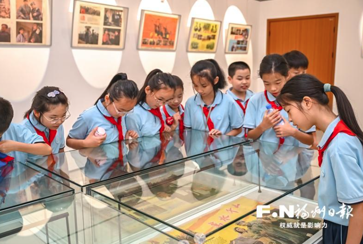 紀念抗戰勝利80周年紅色電影展播及老電影海報展在晉安舉辦