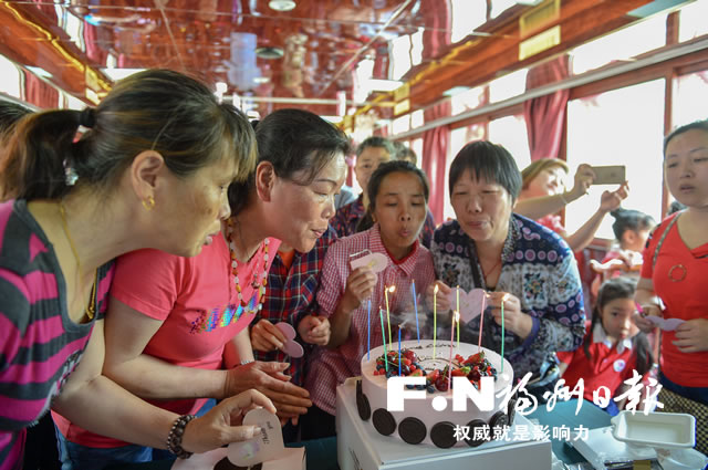 母親節送問候 關愛計生困難家庭